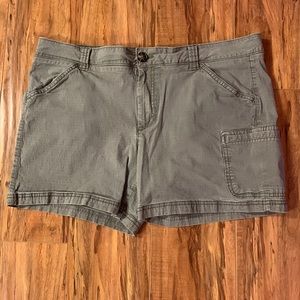 Eddie Bauer 5 Pocket Shorts Size 16